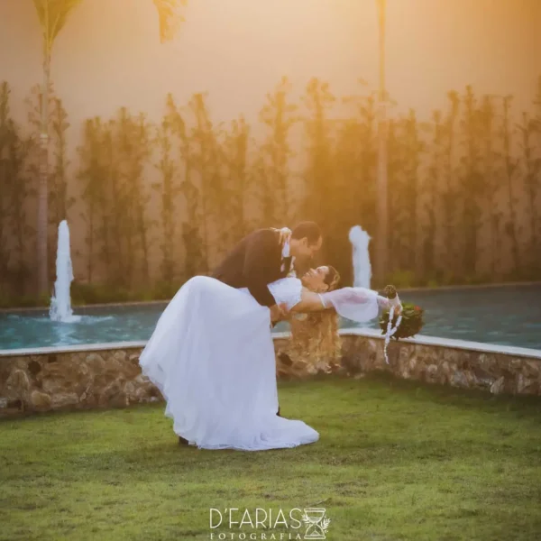 Foto com o sol e o casal