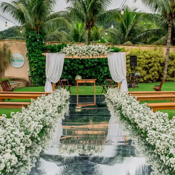 Foto da entrada dos noivos no pré-casamento