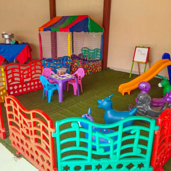 cercado de brinquedos para diversão