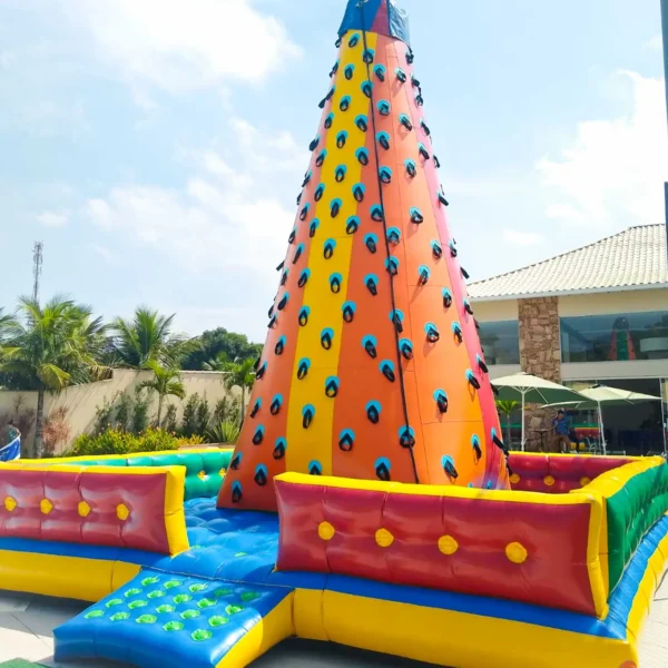 escalador inflável no circo