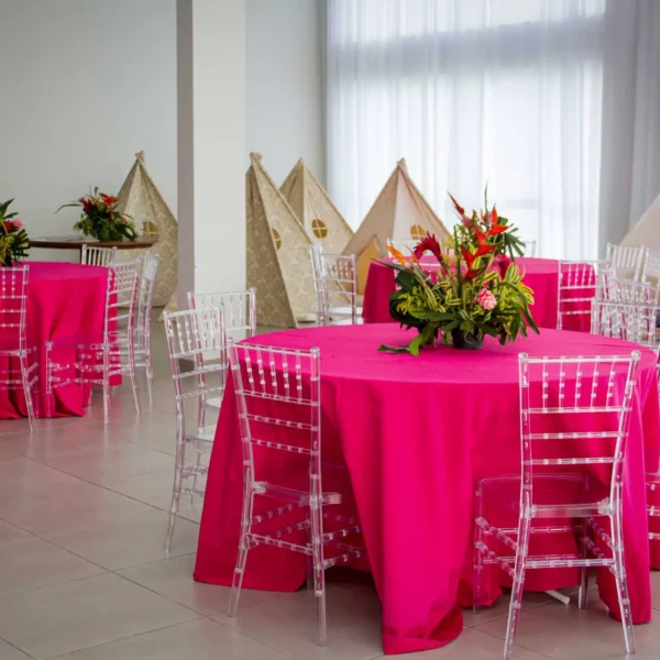mesas da festa e cabanas pra cochilar