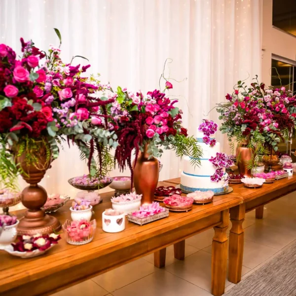 Mesa decorada aniversario de 15 anos