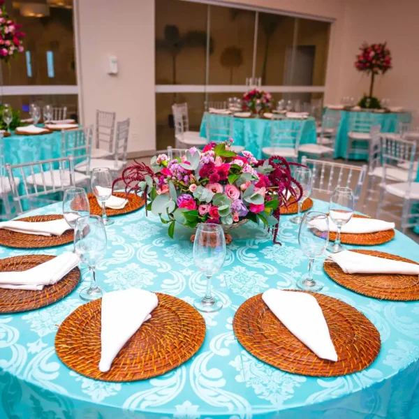 Mesa decorada com o tema do aniversário