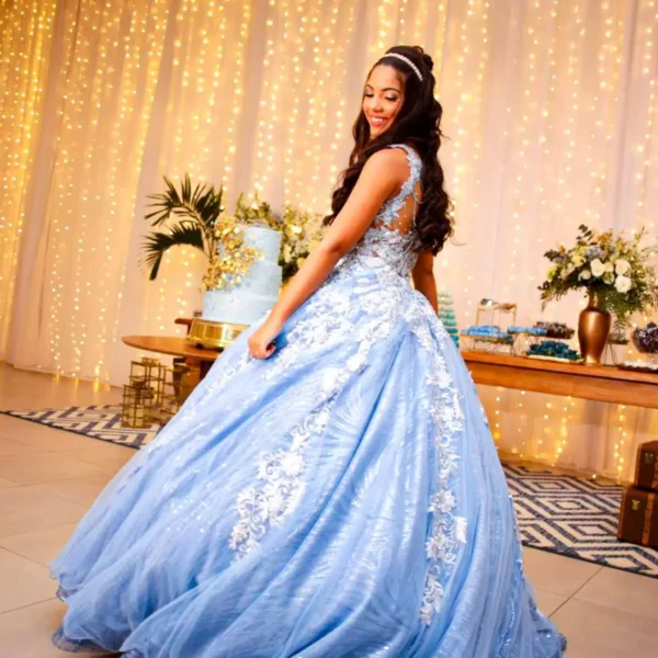 Aniversariante de vestido azul